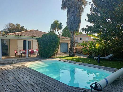 Luxus-Haus in La Teste-de-Buch, Gironde