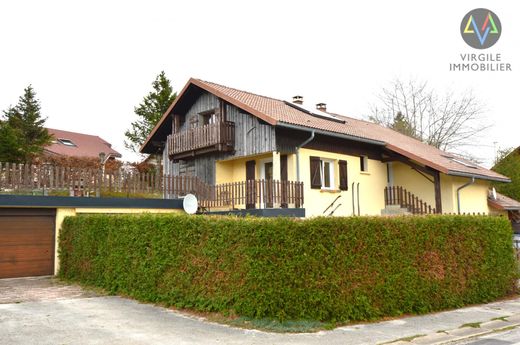 Luxe woning in Les Fourgs, Doubs