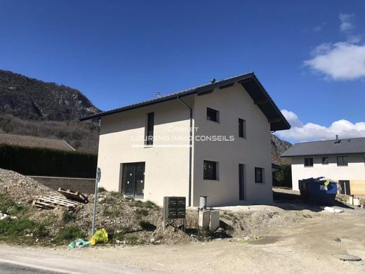 Luxus-Haus in Sillingy, Haute-Savoie