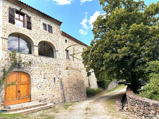 Вилла, Saint-Paul-le-Jeune, Ardèche