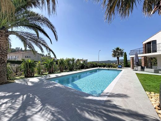 Villa a Roquebrune-sur-Argens, Var