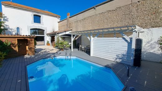 Luxury home in Nissan-lez-Enserune, Hérault