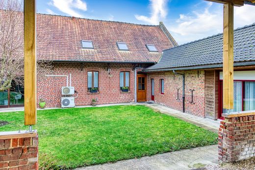 Luxury home in Hinges, Pas-de-Calais