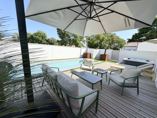 Casa di lusso a Mornac-sur-Seudre, Charente-Maritime