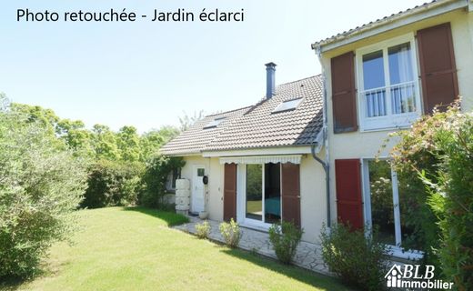 Luxury home in Coignières, Yvelines