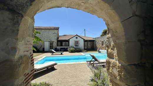 Luxe woning in Fauillet, Lot-et-Garonne