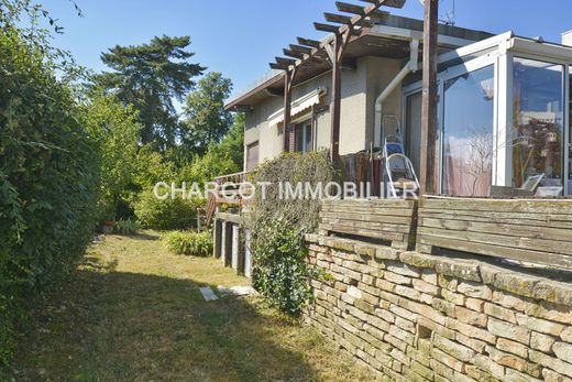 Luxe woning in Sainte-Foy-lès-Lyon, Rhône