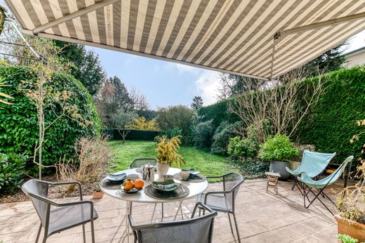 Apartment in Sainte-Foy-lès-Lyon, Rhône