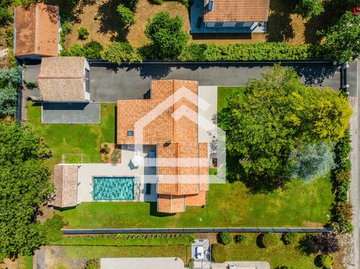 Luxury home in Le Pian-Médoc, Gironde