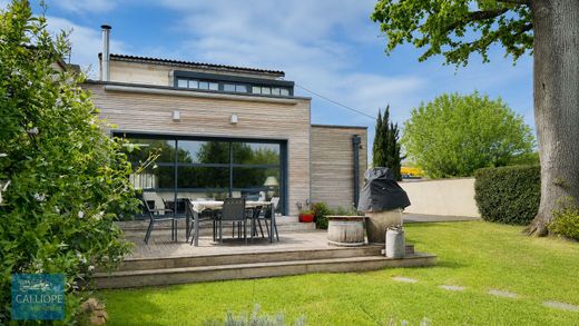 Luxury home in Ludon-Médoc, Gironde