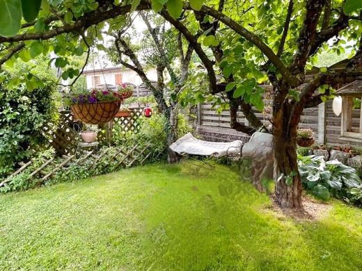 Casa di lusso a Ornex, Ain