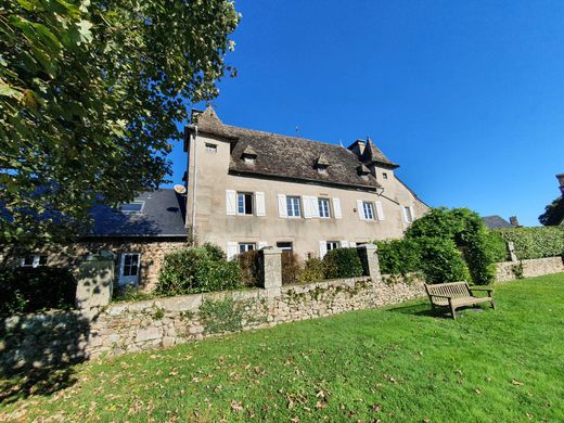 Kasteel in Sexcles, Corrèze