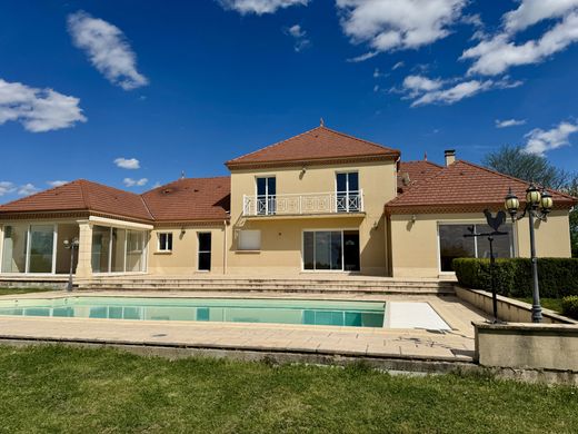 Элитный дом, Saint-Robert, Corrèze