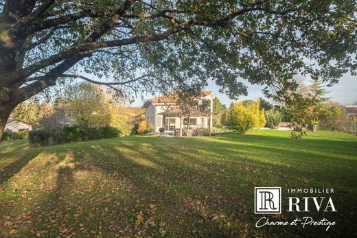 Элитный дом, Carignan-de-Bordeaux, Gironde