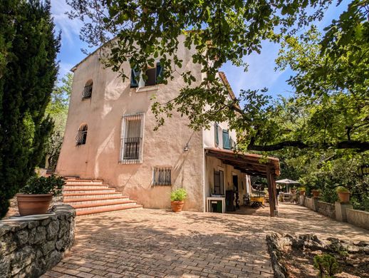 Maison de luxe à Contes, Alpes-Maritimes