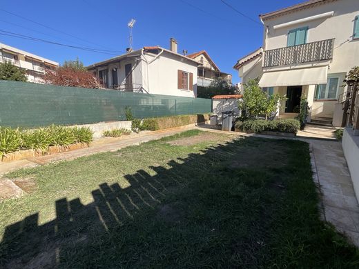 Cagnes-sur-Mer, Alpes-Maritimesのアパートメント