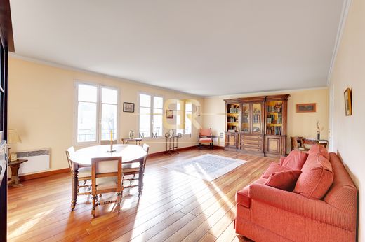 Apartment / Etagenwohnung in Rueil-Malmaison, Hauts-de-Seine