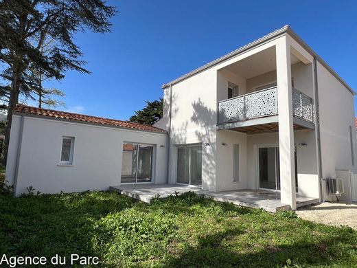 Luxury home in Saint-Georges-de-Didonne, Charente-Maritime