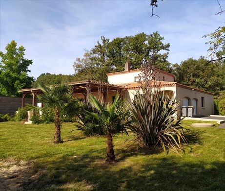 Luxury home in La Chevrolière, Loire-Atlantique