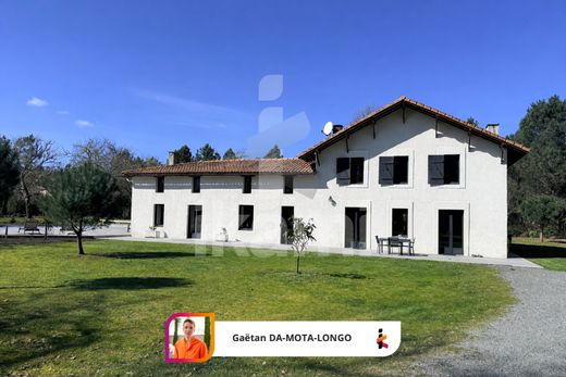 Luxury home in Lugos, Gironde