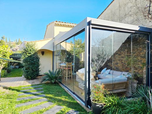 Luxus-Haus in Villeneuve-Loubet, Alpes-Maritimes