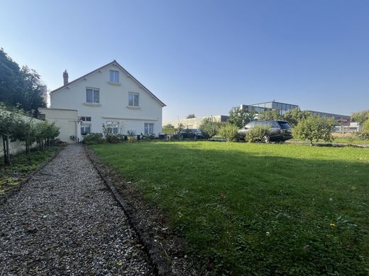 Maison de luxe à Dury, Somme