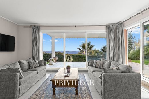 Apartment / Etagenwohnung in Mandelieu-la-Napoule, Alpes-Maritimes