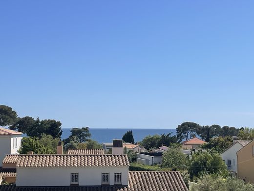 Apartment in Carqueiranne, Var