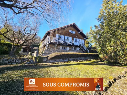 Luxury home in Vals-près-le-Puy, Haute-Loire