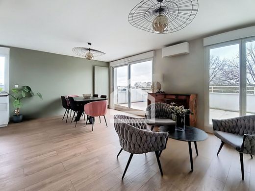 Apartment / Etagenwohnung in Mérignac, Gironde