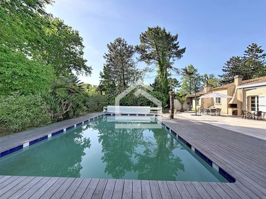 Luxury home in Saint-Aubin-de-Médoc, Gironde