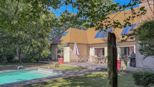 Luxury home in Lamorlaye, Oise