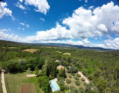 Luxury home in Grambois, Vaucluse
