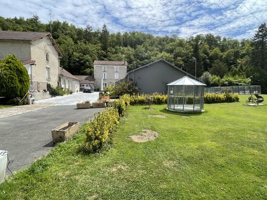 Luxury home in Nontron, Dordogne