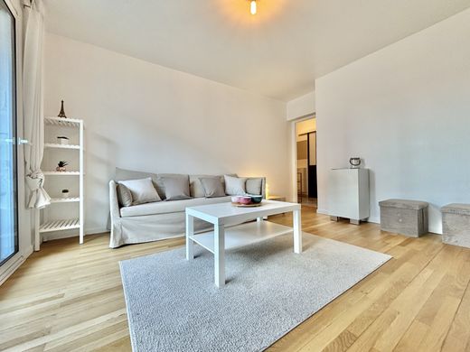 Apartment / Etagenwohnung in Annecy, Haute-Savoie