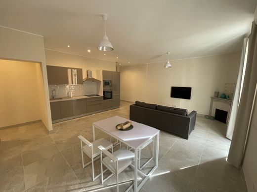 Beausoleil, Alpes-Maritimesのアパートメント