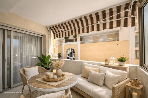 Apartment / Etagenwohnung in Cannes, Alpes-Maritimes