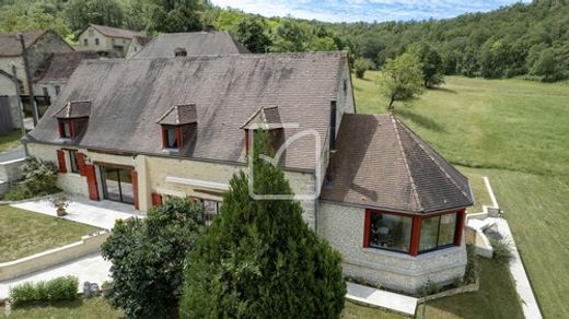 Luxury home in Saint-Clair, Lot