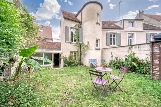 منزل ﻓﻲ Villepreux, Yvelines