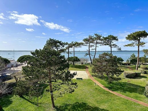 Arcachon, Girondeのアパートメント