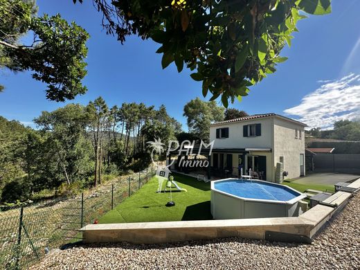 Willa w Montauroux, Var