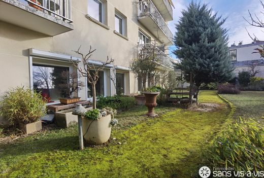 Duplex in Suresnes, Hauts-de-Seine