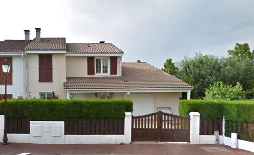 Luxus-Haus in Maurepas, Yvelines