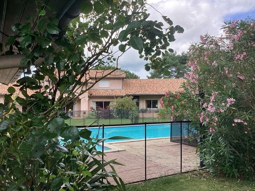 Luxury home in Marmande, Lot-et-Garonne