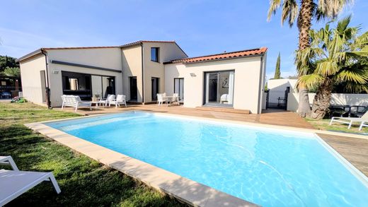 Luxury home in Saint-Génis-des-Fontaines, Pyrénées-Orientales