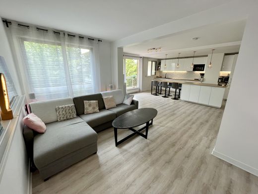 Apartment in Issy-les-Moulineaux, Hauts-de-Seine