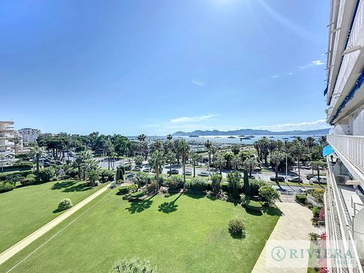 カンヌ, Alpes-Maritimesのアパートメント