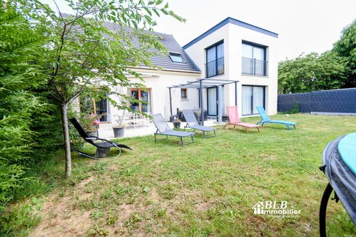 منزل ﻓﻲ Maurepas, Yvelines