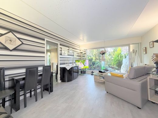 Apartment / Etagenwohnung in Rueil-Malmaison, Hauts-de-Seine