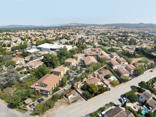 Villa a Salon-de-Provence, Bocche del Rodano